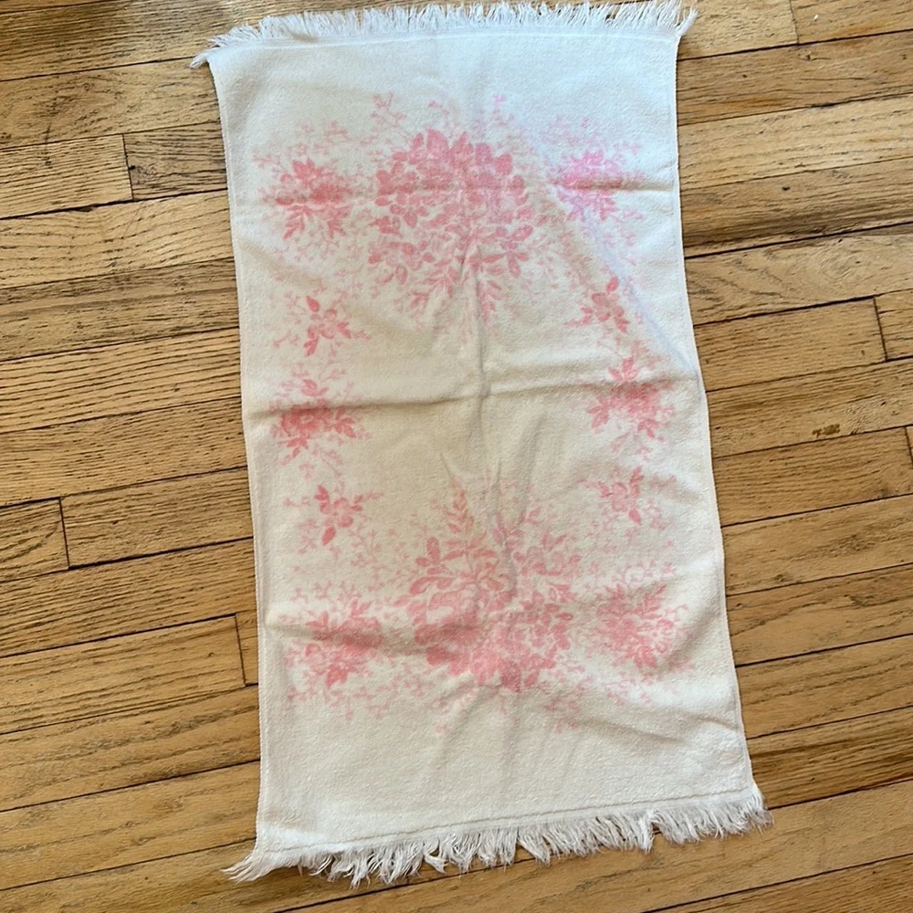 Vintage Floral Print Hand Towel